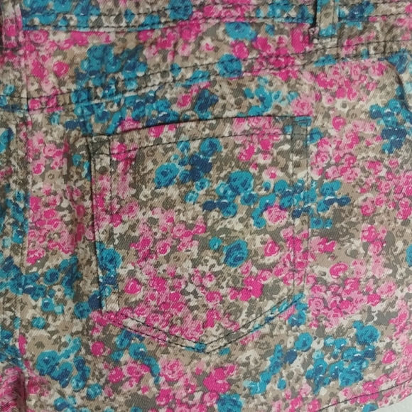 SO Wear It Declare It Womens Floral Print Jean Shorts - Picture 4 of 5